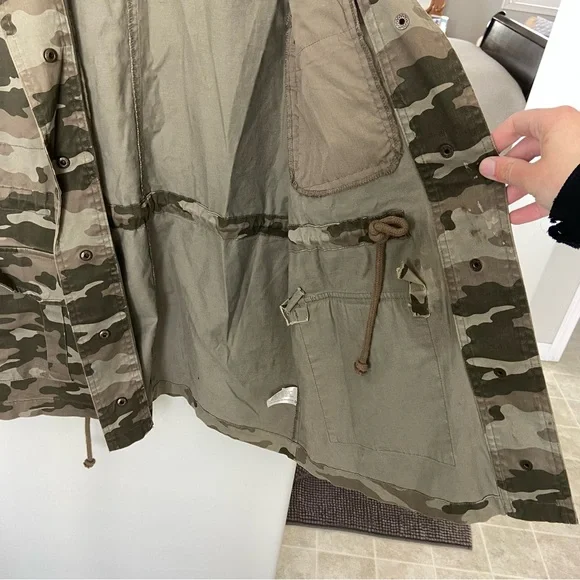 Universal Thread Camo Utility Jacket - Picture 3 of 8